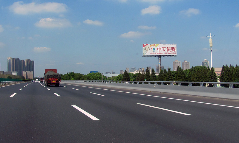 沪宁高速昆山段靠近昆山出口北侧单立柱（K21）