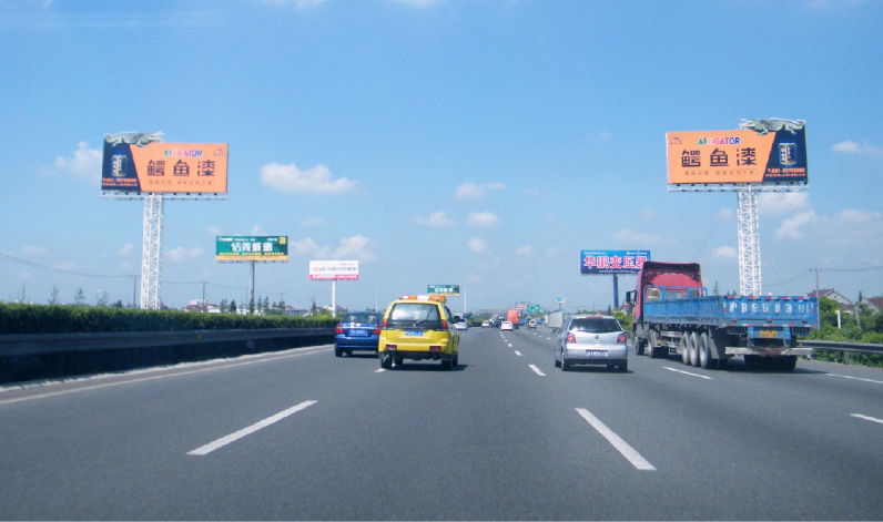 沪宁高速上海江桥段主线对牌单立柱